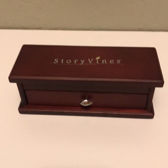 StoryVines charm bracelet set by Danbury Mint - Picture 2 of 11